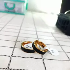 Cincin tangan titanium black gold keren cowo cewe 7mm c06 - Rp 12.000